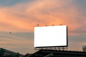 Outdoor em branco para novo anúncio. | Foto Premium
