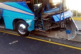 En el sitio servicios periciales reportan preliminarmente 12 fallecidos y 5 lesionados. Deja Carambola 14 Lesionados En La Mexico Pachuca