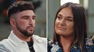 Who plays Detective Roshan Amiri in Clickbait?