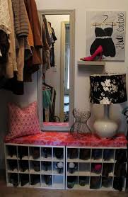 Schuhregale und schuhschränke sehen immer ähnlich aus, aber mit unseren diy schuhaufbewahrung ideen können sie farbe ins leben bringen. Wie Kann Man Schuhregal Selber Bauen Freshouse