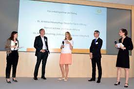Die deutsche bank stiftung zielt mit ihren aktivitäten auf die entwicklung und nachhaltige stärkung von potentialen insbesondere junger menschen. Studienkompass Und Opernkompass Deutsche Bank Stiftung