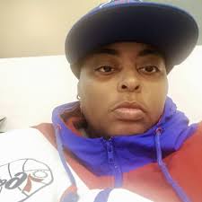 Mary J. Blige was a real one for holding Lil Kim down at Biggie's funeral 🖤