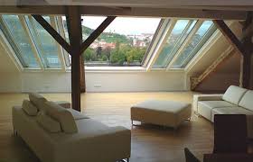 Dieses Schiebefenster Im Dach Ist Die Schonste Art Und Weise Den Ausblick Aus Der Wohnung Heraus Zu Genie Dachschrage Fenster Dachschiebefenster Schiebefenster