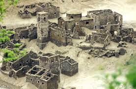 Des monuments engloutis réapparaissent suite à la baisse des eaux. Fabbriche Di Careggine Southern Europe Ghost Towns City Photo