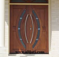 Sesuai dengan fungsinya sebagai pintu rumah minimalis, pintu ini memiliki bentuk yang simpel dan polos, tanpa hiasan. Jual Pintu Rumah Kayu Jati Perhutani Minimalis