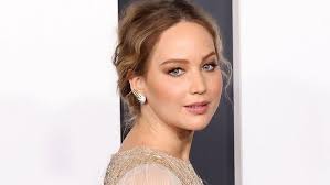 Jennifer Lawrence enceinte : en robe Dior pour l'avant-première de Don't  Look Up