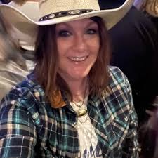 Is that a lazy river!? 👀 This property has a 3-bedroom main house with  over 5,000 sqft, a 3-bedroom renovated guest house AND a 1-bedroom custom  pool house