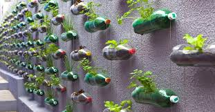 Plastique arroseurs arrosage 360 degrés automatique jardin maison arrosage. Recycler Des Bouteilles Plastiques En Mur Vegetal Build Green