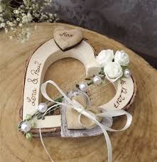 Ringkissen Brautpaar Mit Kind Ringhalter Holzherz Creme Mit Namen Zur Hochzeit Ringkissen Hochzeit Ringkissen Brautparty Geschenke
