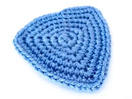 Weniger zählen beim häkeln des musters kann aber leicht zu fehlern führen. Dreieck Hakeln In Spiralrunden Supergurumi