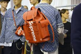 One in downtown los angeles and one in miami's design district (inside l.v.'s preexisting store there). Supreme X Louis Vuitton Pop Up Store Locations How To Shop Supreme X Louis Vuitton