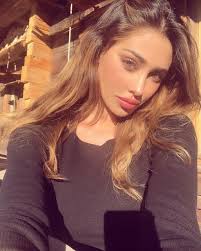 Belen Rodriguez, casco su misura per Santiago dopo la polemica