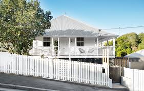 A Contemporary Queenslander The Design Files Australia S Most Popular Design Blog Queenslander House Modern Beach House Cottage Renovation