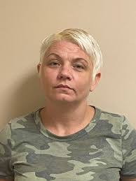 Amanda Dever's Instagram, Twitter & Facebook