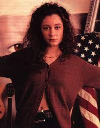 Sara gilbert has taken off her wedding ring. 13 Seriously Underrated 90s Tv Crushes Sara Gilbert Darlene Conner Roseanne Tv Show