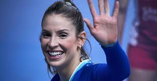 1 ela atua na posição de líbero.defende o time do osasco.também faz parte da seleção brasileira. Camila Brait Caras Brasil