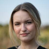 Emily Lindner's Instagram, Twitter & Facebook