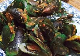 Disini saya juga membagikan kerang hijau, udang saos padang lainnya loh yang rasanya tidak kalah nikmat dengan cara memasak kerang hijau. Tips Membuat Kerang Ijo Bumbu Kuning Lezat