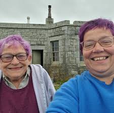 Looks like the new tenants at Hanmars are in for a rough night tonight.  Hope you've packed ear plugs! Hang in there…