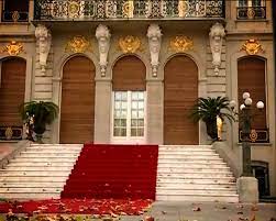 Cerb, chiar înainte de crăciun! Palatul Lui Gigi Becali LÄƒsat In ParaginÄƒ Impresionanta ClÄƒdire Si A Pierdut FrumuseÅ£ea De AltÄƒ DatÄƒ Video