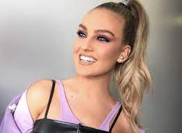 Victoria justice vs perrie edwards (i.redd.it). Perrie Edwards Zeigt Stolz Ihre Krasse Narbe Starzip