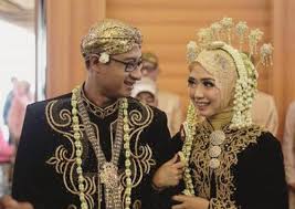 Model fashiom yang diusung juga tergolong indah, sehingga nyaman untuk dipandang.simak ulasan terkait gambar baju dengan judul artikel inspirasi populer 22 gambar baju adat kartun berikut. 20 Ide Baju Nikah Adat Jawa Hijab Jm Jewelry And Accessories