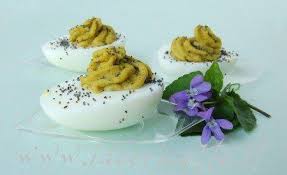 Ricetta Uova Sode Ripiene Con Maionese E Pesto Di Foglie Di Basilico E Castagne Ideericette