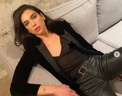 Born in london on august 22, 1995, she is the daughter of albanian rock artist dukagjin lipa. Dua Lipa Is Attacked By A Mexican Fan During Her Visit To Cdmx Ruetir