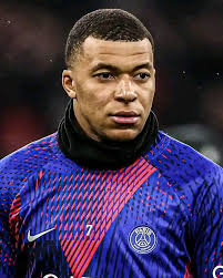 What's happened to mbappe? I have rush version and he cannot score 🤣