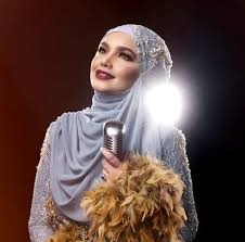 Reise på 20 år for en kunstner som besitter ekstraordinært talent her i landet. Siti Nurhaliza Age Hometown Biography Last Fm
