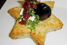 Parmesansterne Mit Tomaten Und Oliven Rezept Fingerfood Fingerfood Rezepte Und Weihnachtsessen Vorspeise