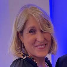 Liz Chamberlain (@ElizabethNH)