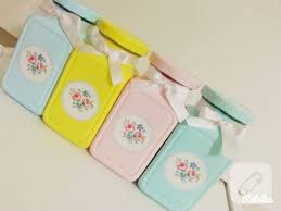 Merhabalar su bazlı gri akrilik boyanın üzerine su bazlı şeffaf vernik sürsem sorun olur mu. Cam Boyama Icin Gerekli Malzemeler Firca Su Bazli Akrilik Boya Ve Su Bazli Vernik Bu Konuda Genel Bilgiler Ve Sahane Ornekl Kavanozlar Kavanoz Elisi Fikirler