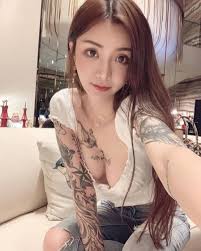 Bên cạnh những hình xăm cá tính, body bốc lửa của cô gái này cũng nhanh chóng nhận về rất nhiều quan tâm. áº£nh Ä'á»i ThÆ°á»ng Bá»'c Lá»­a Cá»§a Co Gai XÄƒm Trá»• Bá»‹ Chá»¥p Trá»™m Tin Tá»©c Online