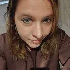 𝗠𝗶𝗻𝗱𝗳𝘂𝗹 𝗶𝗻 𝗵𝗲𝘁 𝗹𝗲𝘃𝗲𝗻 𝘀𝘁𝗮𝗮𝗻, 𝗶𝘀 𝗮𝗹𝘀 𝗲𝗲𝗻  𝗶𝗻𝘀𝘁𝗿𝘂𝗺𝗲𝗻𝘁 𝗯𝗲𝘀𝗽𝗲𝗹𝗲𝗻" Kaatje is psychomotorisch therapeut  en bezield door mindfulness. Ze stimuleert cliënten om bewust te vertragen  in plaats van hun leven op ...