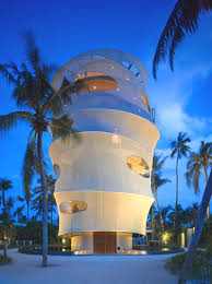 Kredit umožní i stahování neomezenou rychlostí. The Tower On This Tropical Island Has A Bar And Restaurant Inside