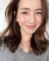 9 957 likes 60 comments mai tsujimoto mai tsujimoto on instagram ブレ気味なのに隠せない 唇の皮を剥いてしまった跡 普段はお湯を含ませたコットンをしばらくあてて ふやかして レイヤーカットヘア 美髪 ミディアム パーマ 前髪なし