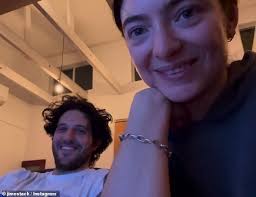 Lorde's latest 'love triangle': As singer's new partner leaves his  girlfriend of six years, the scandalous rumours of star's past with Jack  Antonoff and Lena Dunham are resurfaced by fans