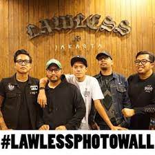 Di kemang ada burger bar yang sajikan aneka burger enak dengan interior heavy metal rock. Mengenal Tokoh Bisnis Muda Abdul Gofar Hilman A K A Pergijauh For Your Information