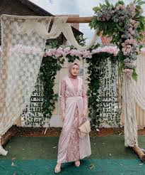 60+ model kebaya muslim kombinasi modern terbaru 2020. Inspiratif Cek 35 Inspirasi Kebaya Modern Untuk Wanita Berhijab Updated 2021 Bukareview