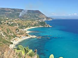 La calabria resta ancora ultima a livello nazionale nel rapporto tra dosi di vaccino anti covid consegnate e somministrate. Coastal Towns And Beaches In Calabria On The Tyrrhenian Sea Browsingitaly