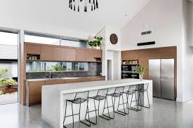 Le prix d'un îlot central de cuisine avec un plan de travail se situe entre 200€/m² et 500€/m ², selon la qualité du quartz. 1001 Variantes De La Cuisine Avec Ilot Central Moderne Et Stylee Meuble Cuisine Ilot Cuisine Ilots Central Cuisine