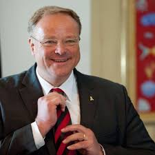 Entwicklungsminister niebel hat erklärt, dass der teppich, den er in kabul gekauft hat, überhaupt nicht zollpflichtig sei. Keine Ermittlungen Gegen Niebel Politik