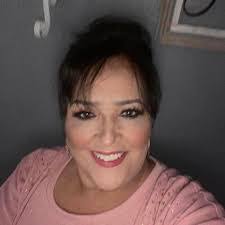 Shae May's Instagram, Twitter & Facebook