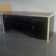 Seperti bahan, bentuk, dan harga biasanya menjadi hal dasar ketika akan menempatkan perabotan kerja ini. Furniture Meja Kerja Bekas Kantor Murah Punya Sendiri Shopee Indonesia