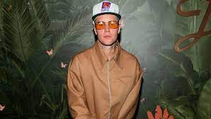 Ayodeji ibrahim balogun, known professionally as wizkid, wizzy, big wiz or starboy unveils the rebranded version of the song which is tagged essence remix. Dv1c7wbohdbjym
