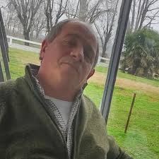 ORESTE GONZÁLEZ PRESENTÓ SU PRIMER LIBRO Con la organización de la  Dirección de Educación y Cultura, el sancayetanense Oreste González  presentó su primer libro llamado "El adiestramiento del perro de caza". El