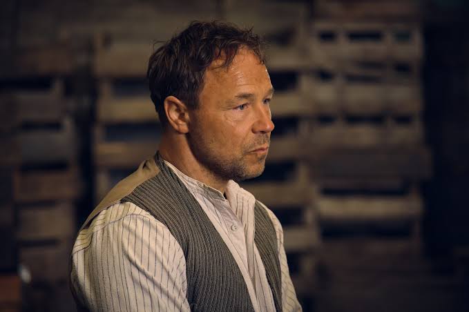 Stephen Graham delivers a standout performance as Liverpool union organizer Hayden Stagg, do AI tạo