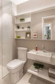 Solucoes Inteligentes Para Apartamento De Uma Jovem Familia Em 2020 Banheiros Pequenos Modernos Decoracao Banheiro Pequeno Decoracao De Banheiro Simples
