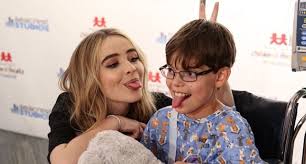 Sabrina Carpenter Meeting Fans July 2018 Sabrina Carpenter Sabrina Girl Meets World